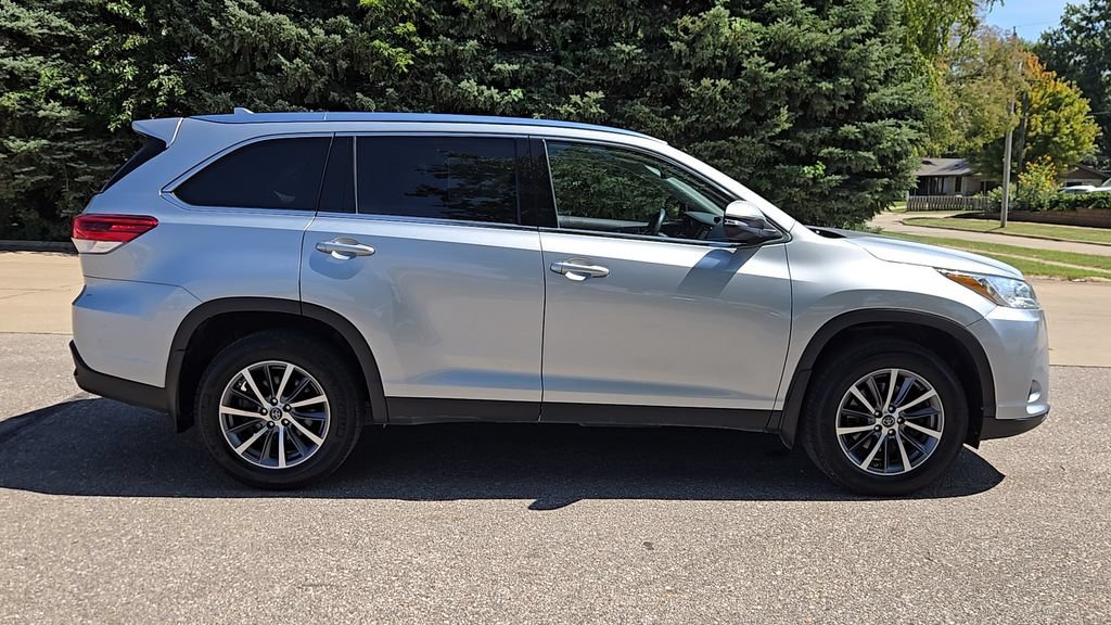 Used 2019 Celestial Silver Metallic Toyota SE image 35