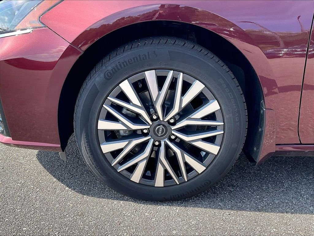 Used 2023 Garnet Pearl Metallic Nissan 2.5 SV image 7