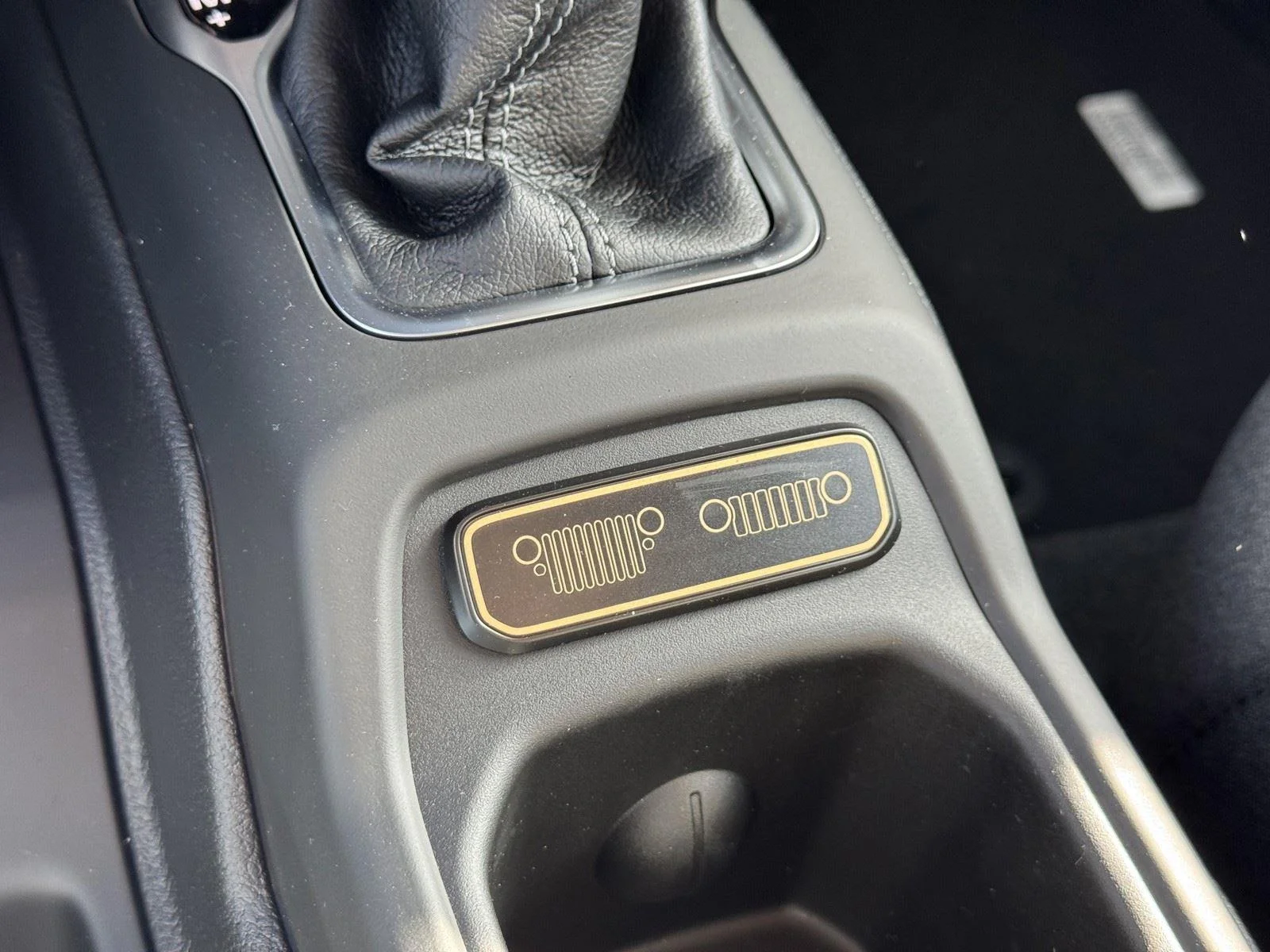 New 2026 Granite Crystal Metallic Clearcoat Jeep 85th Anniversary image 19