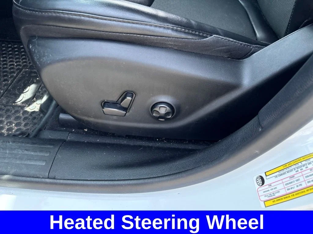 Used 2020 White Jeep Latitude Plus image 16