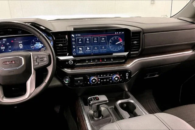 Used 2024 Summit White GMC Elevation image 7