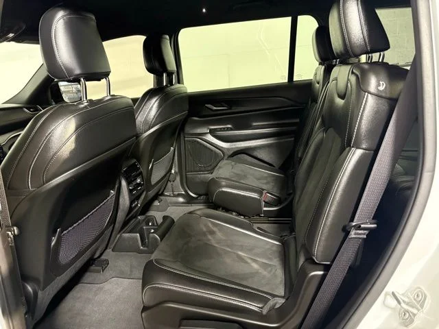 Used 2023 White Jeep Altitude image 20