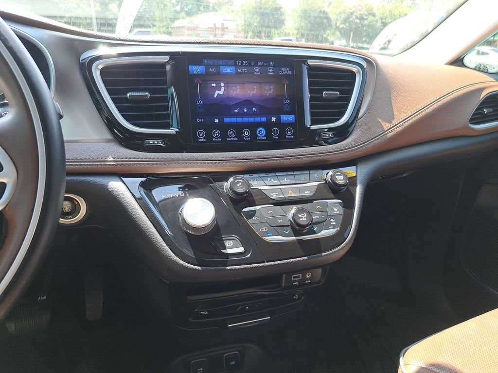 Used 2017 Black Chrysler Limited image 25