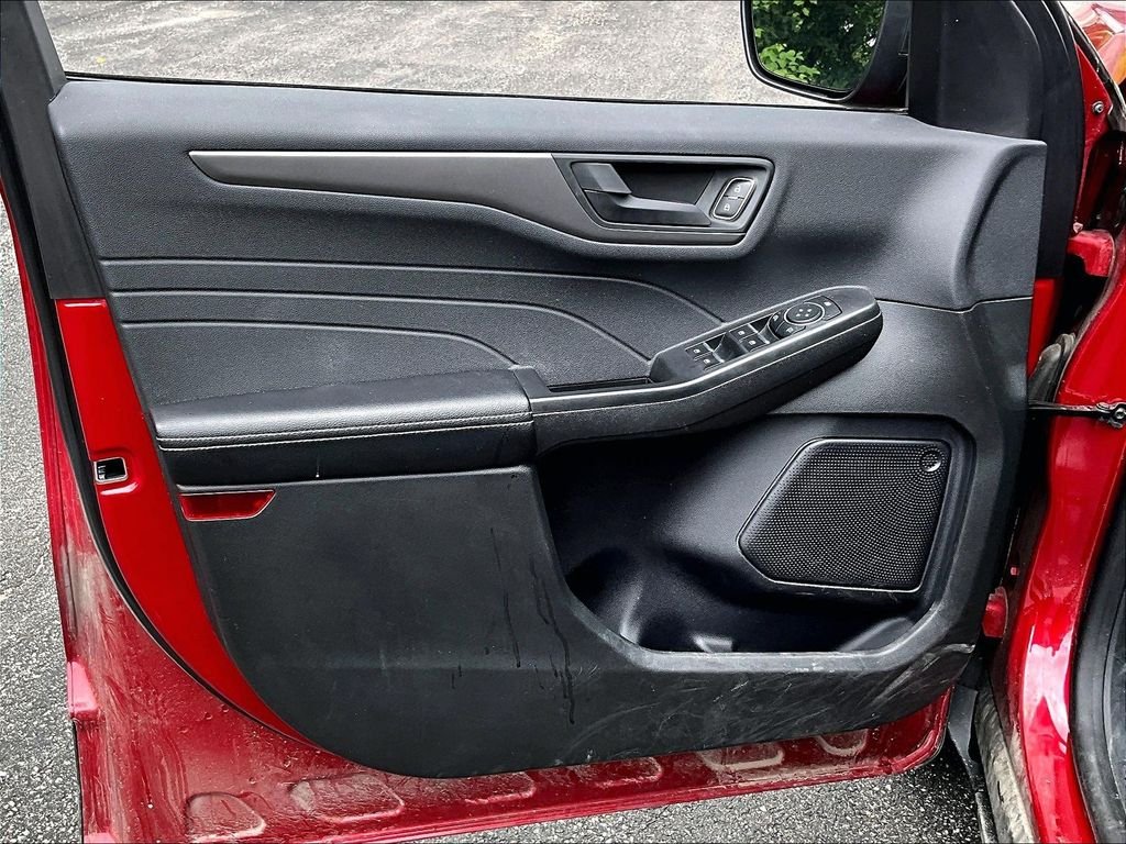 Used 2023 Red Metallic Ford Active image 9
