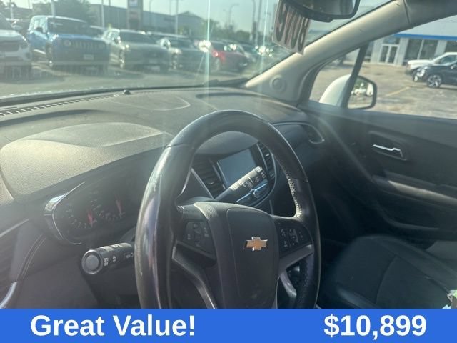 Used 2018 SILVER ICE METALLIC Chevrolet LT image 34