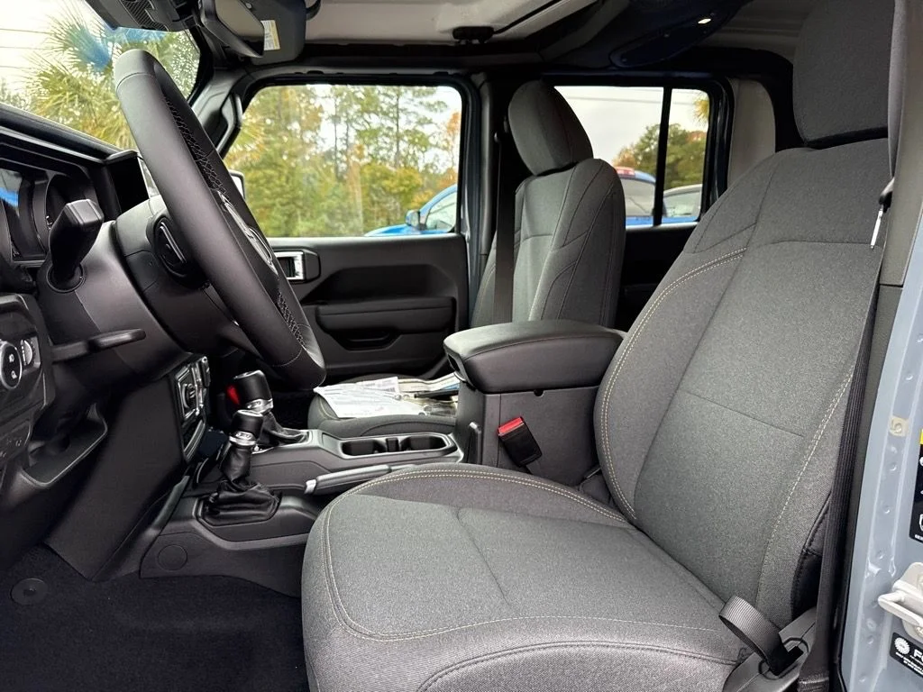 New 2025 Anvil Clearcoat Jeep Sport S image 10