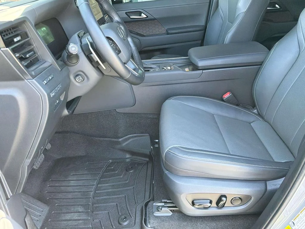Used 2024 Incognito Lexus Premium+ image 30