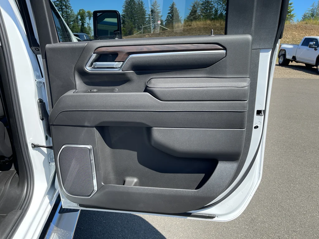 2025 GMC Sierra 3500HD SLT - Photo 29