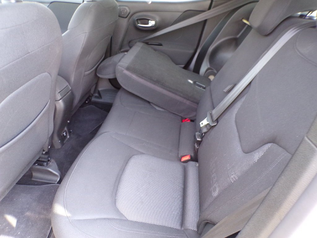 Used 2015 Green Jeep Latitude image 15
