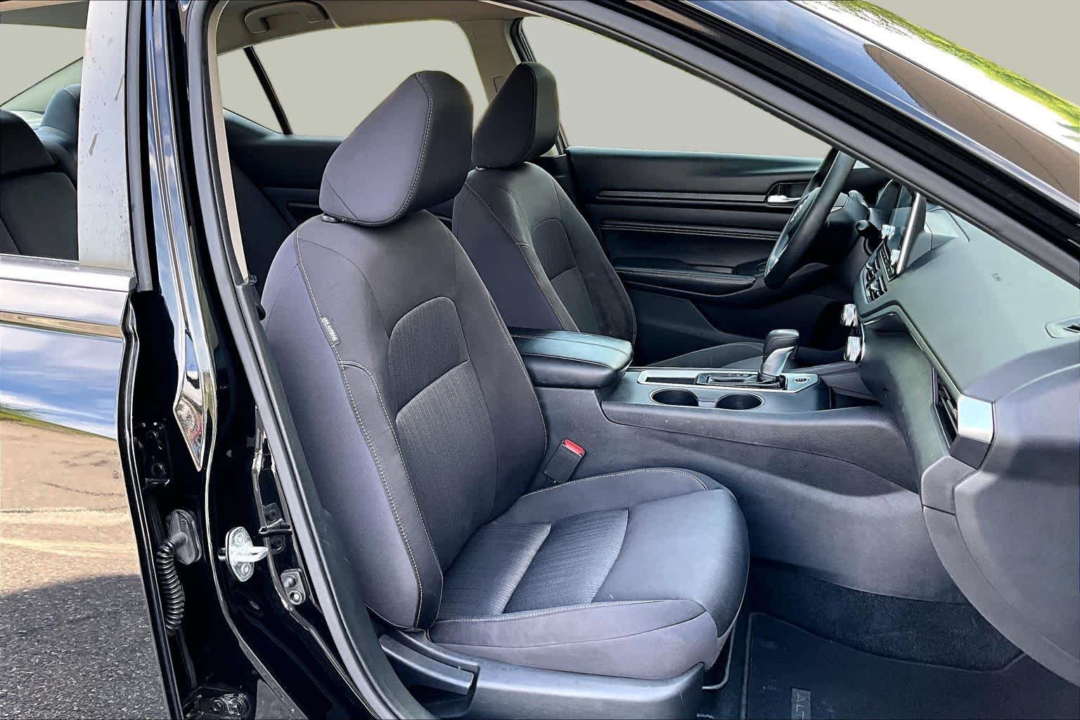 Used 2019 Super Black Nissan 2.5 S image 8
