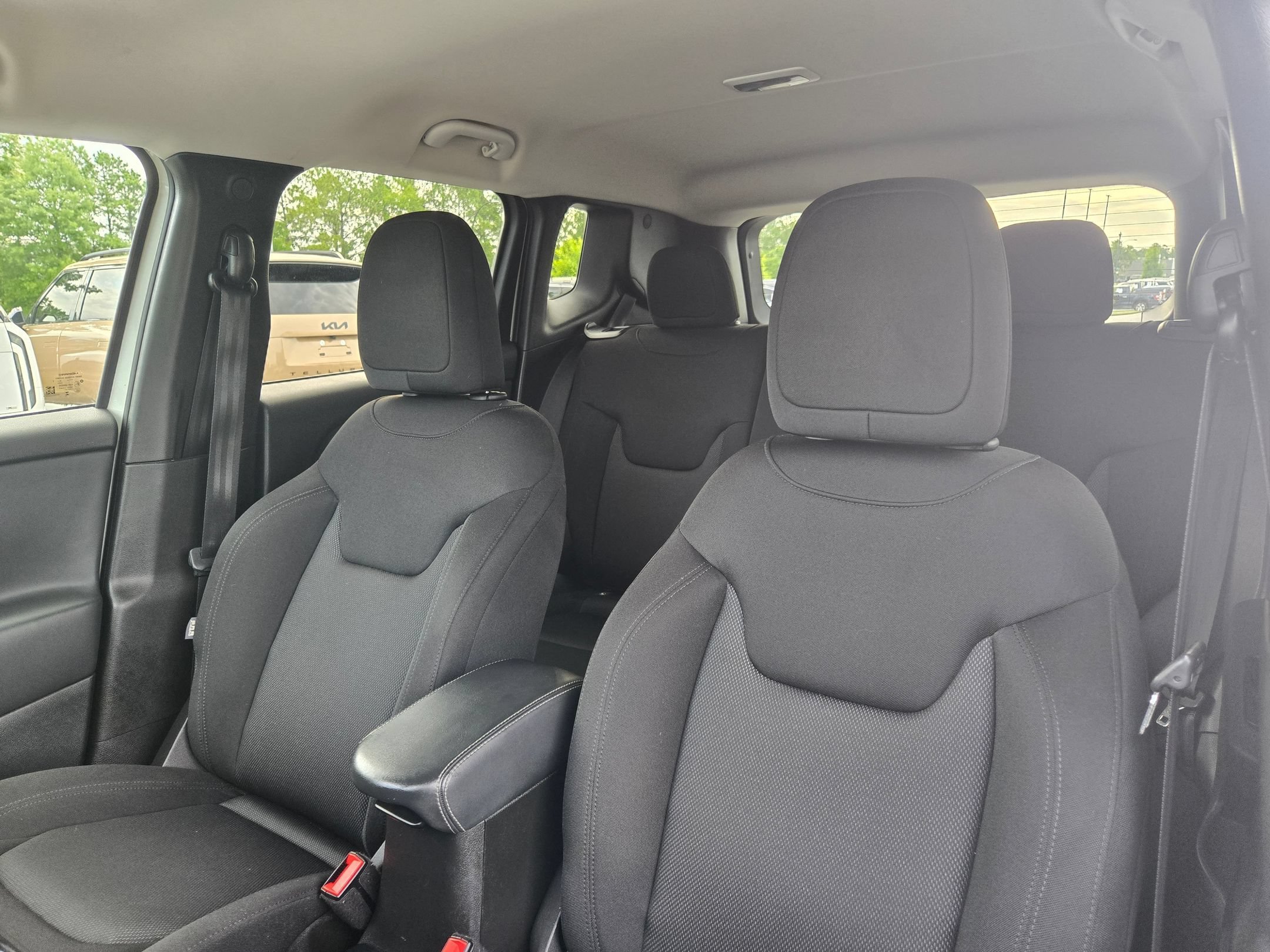 Used 2023 Alpine White Clearcoat Jeep Latitude image 24