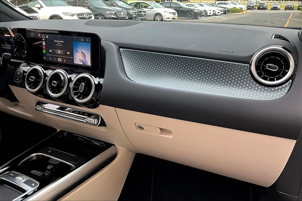 Certified Used 2025 White Mercedes-Benz GLA 250 image 16
