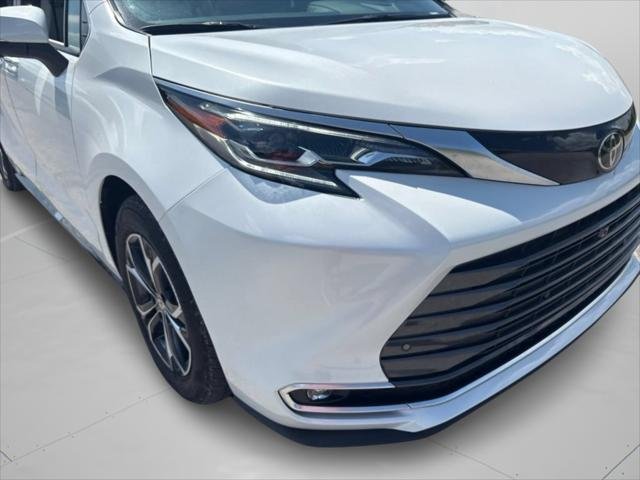 Certified Used 2026 WIND CHILL PEARL Toyota  image 29