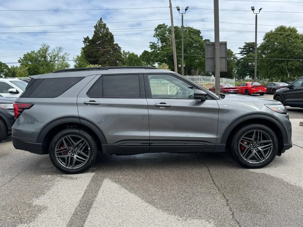 Used 2025 Carbonized Gray Metallic Ford ST-Line 4WD image 2