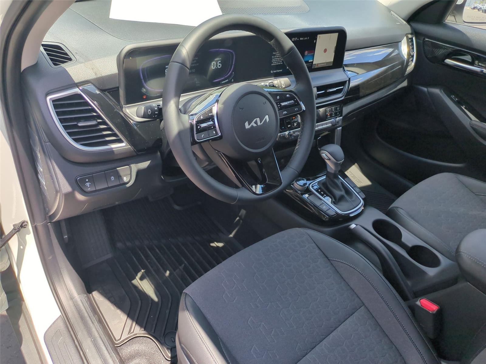 New 2026 Snow White Pearl Kia S image 19