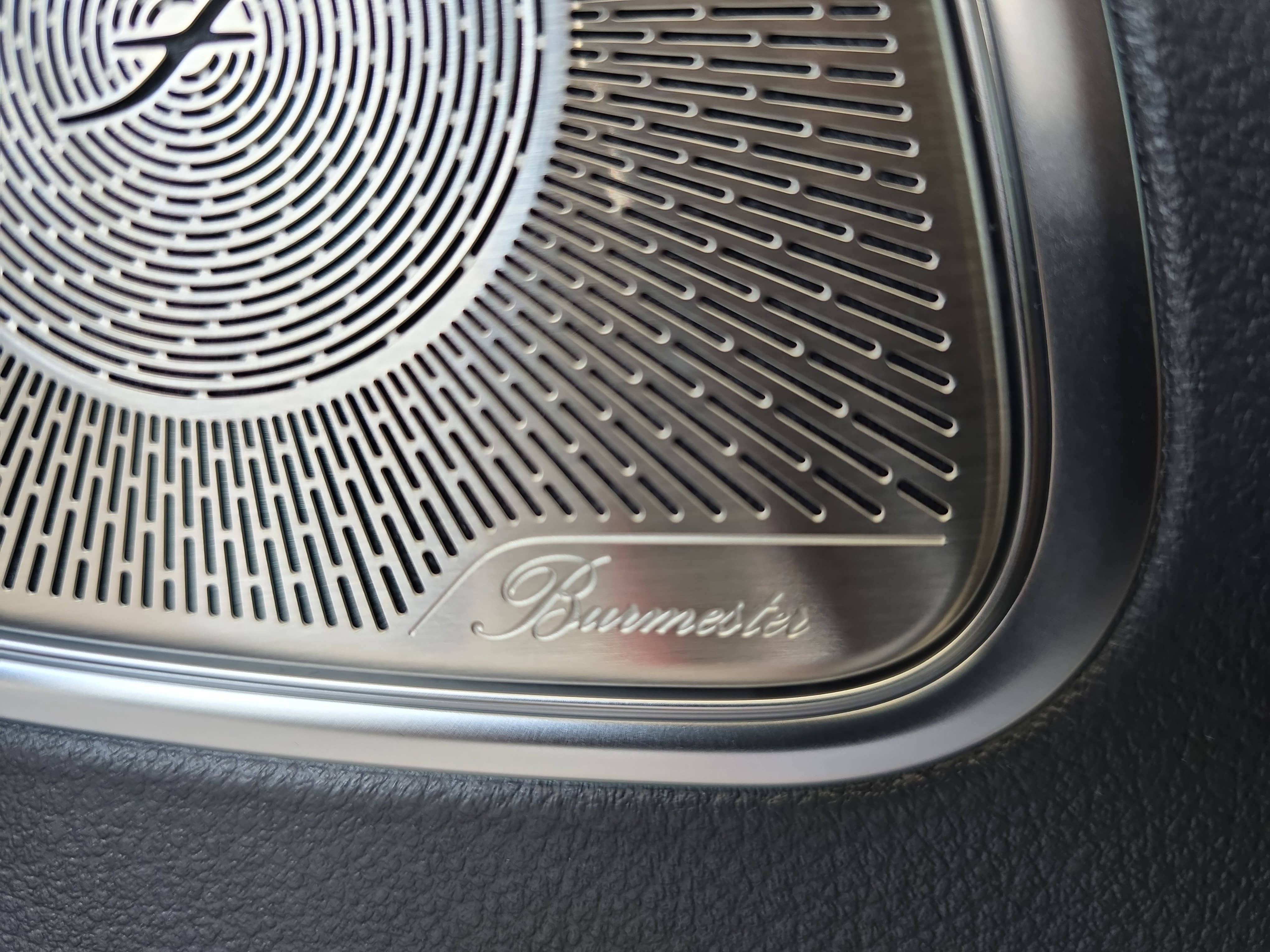 New 2026 Graphite Grey Metallic Mercedes-Benz GLC300 image 29