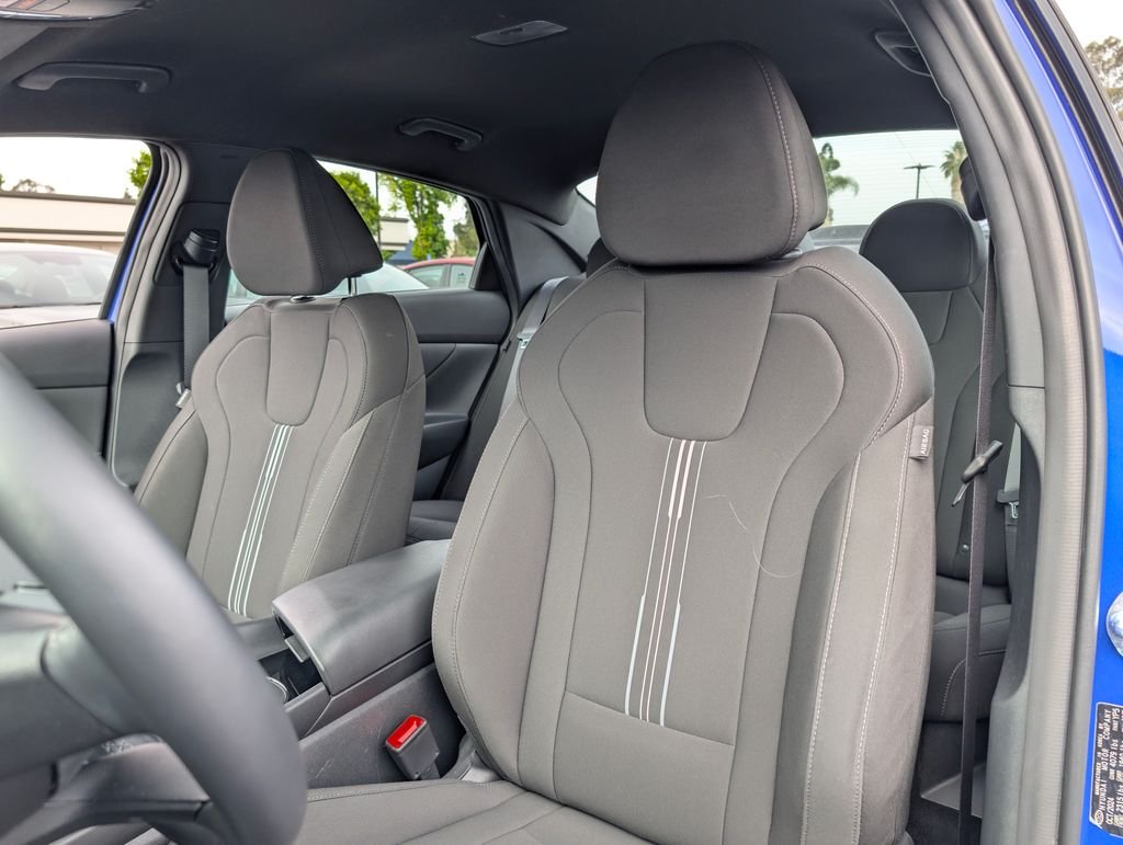 2025 Hyundai Elantra Blue - Photo 12