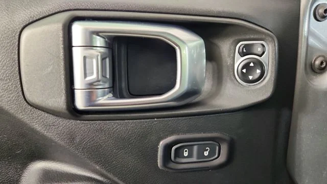 Used 2018 Billet Silver Metallic Jeep Unlimited Sport S image 10