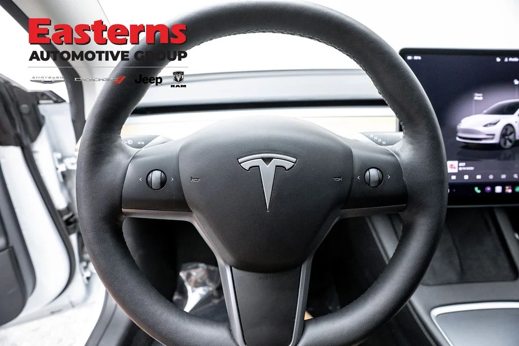 Used 2023 White Tesla Base image 11