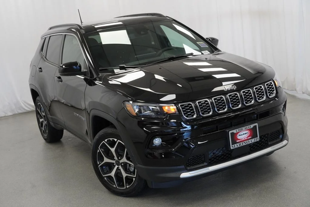 New 2026 Diamond Black Crystal Pearl-Coat Exterior Paint Jeep Limited image 11