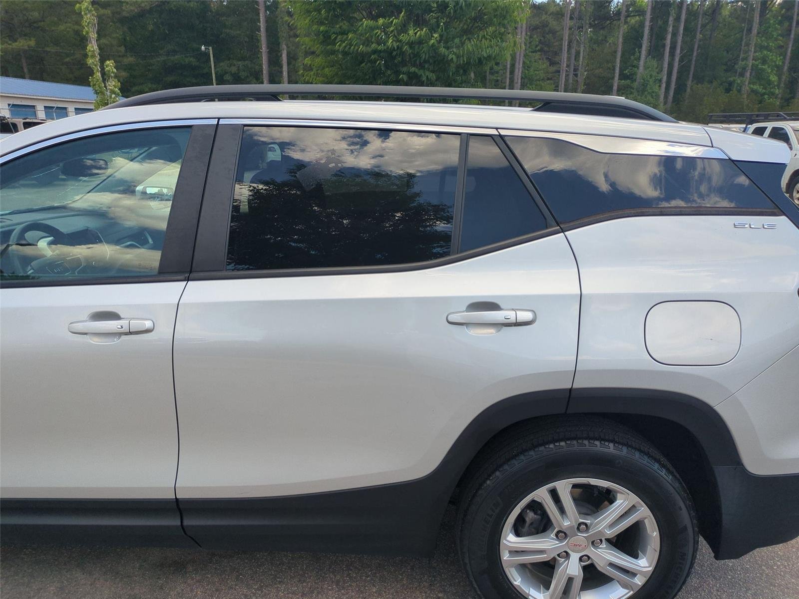 Used 2022 Quicksilver Metallic GMC SLE image 31