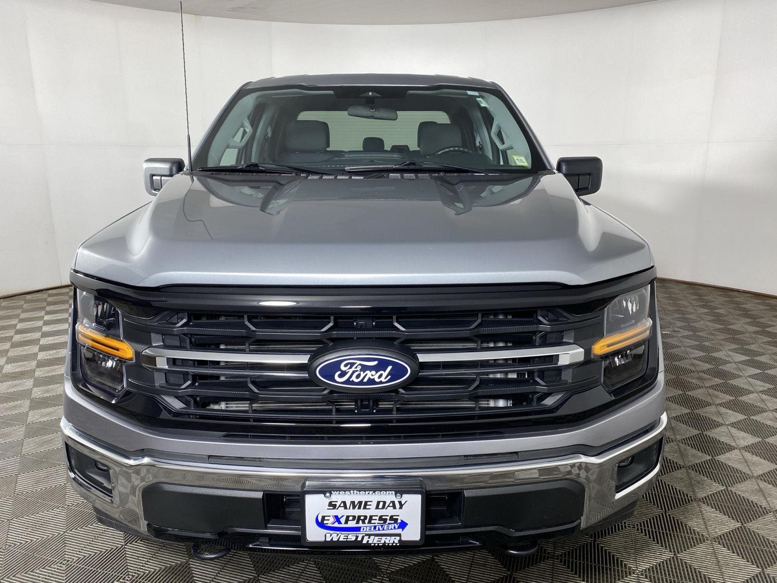 Used 2025 Iconic Silver Ford XLT image 2