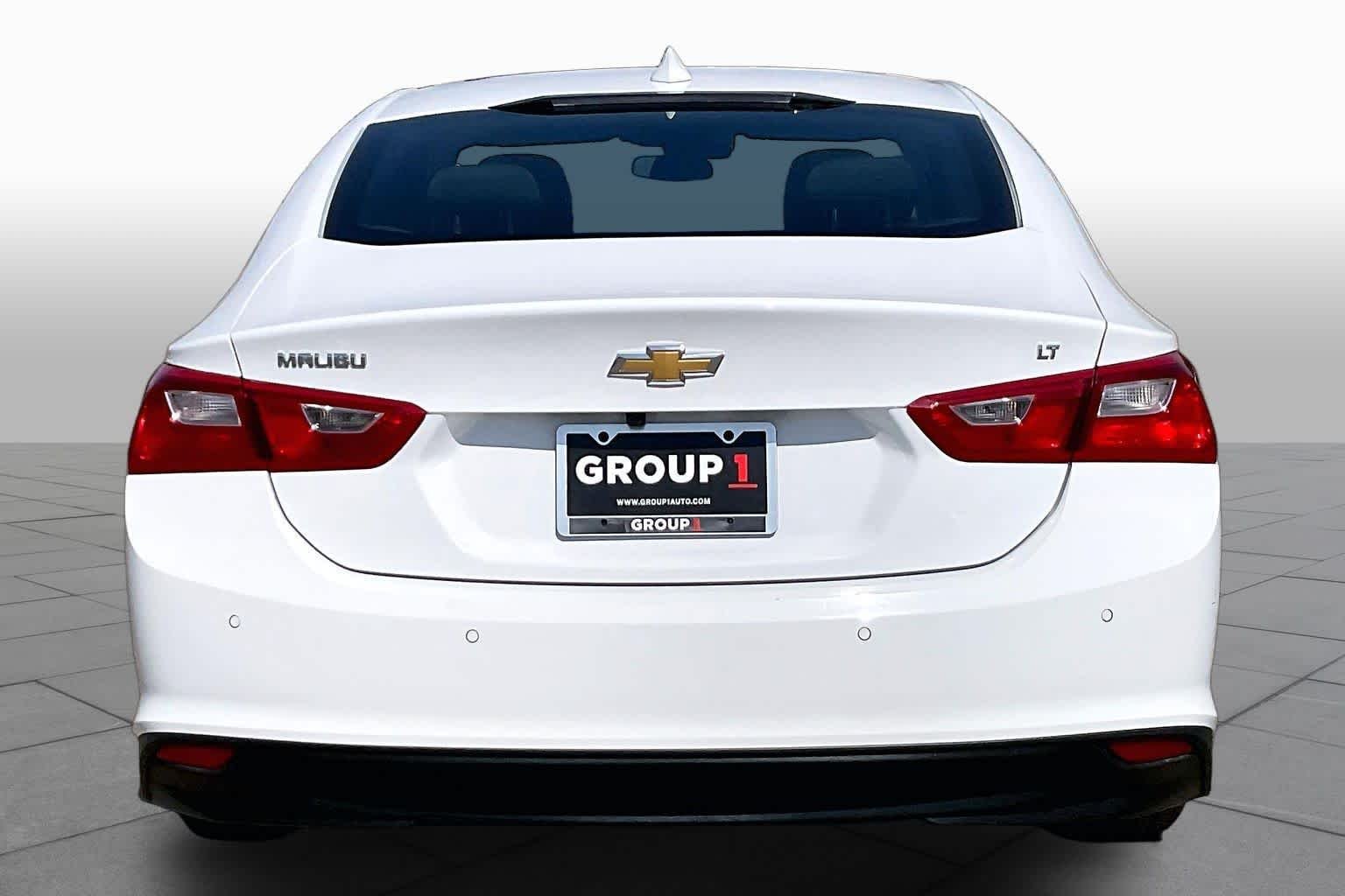 Used 2024 Summit White Chevrolet LT image 5