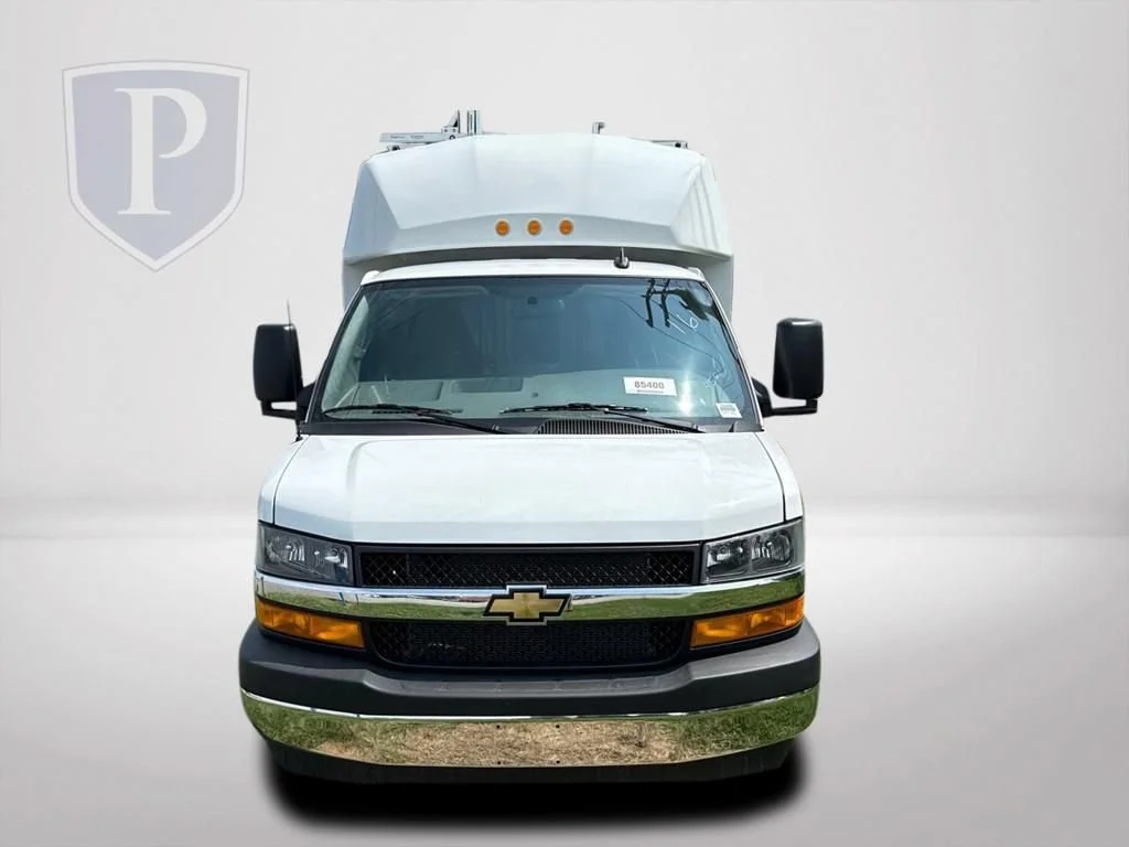 New 2025 Summit White Chevrolet 1WT image 2