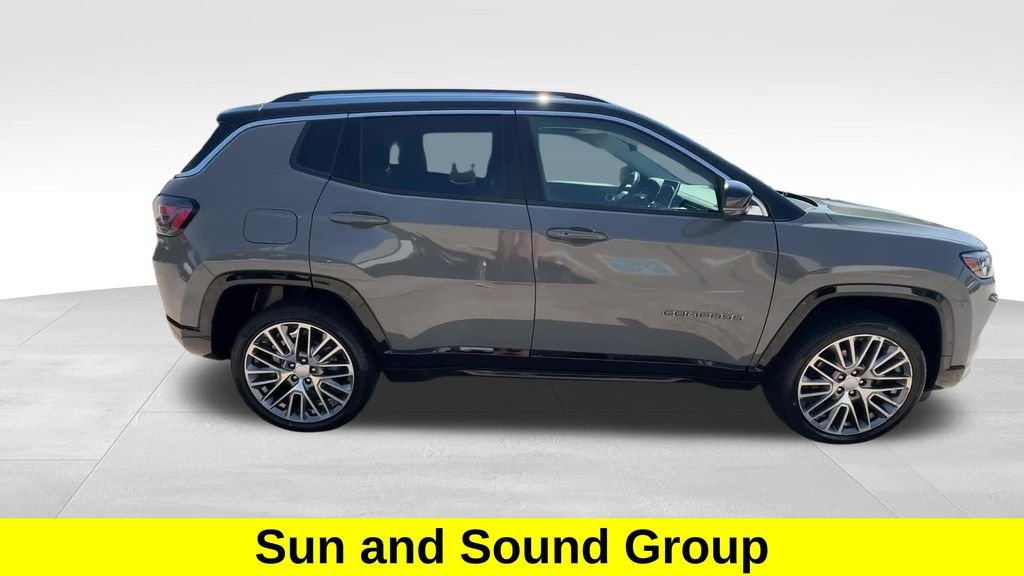 Used 2022 Gray Jeep Limited image 10