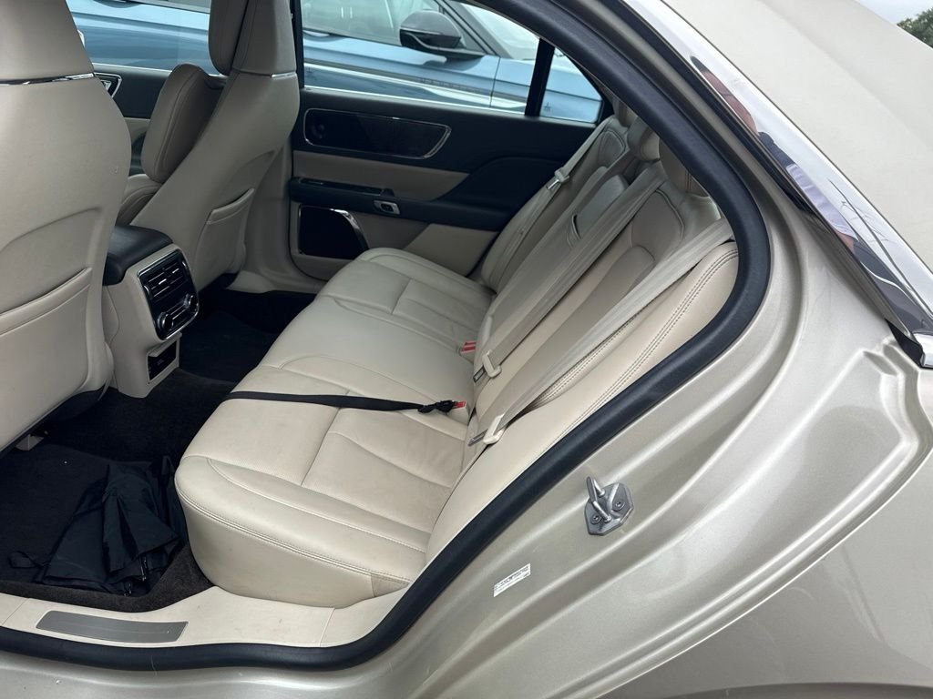 Used 2017 Gold Lincoln Reserve image 5