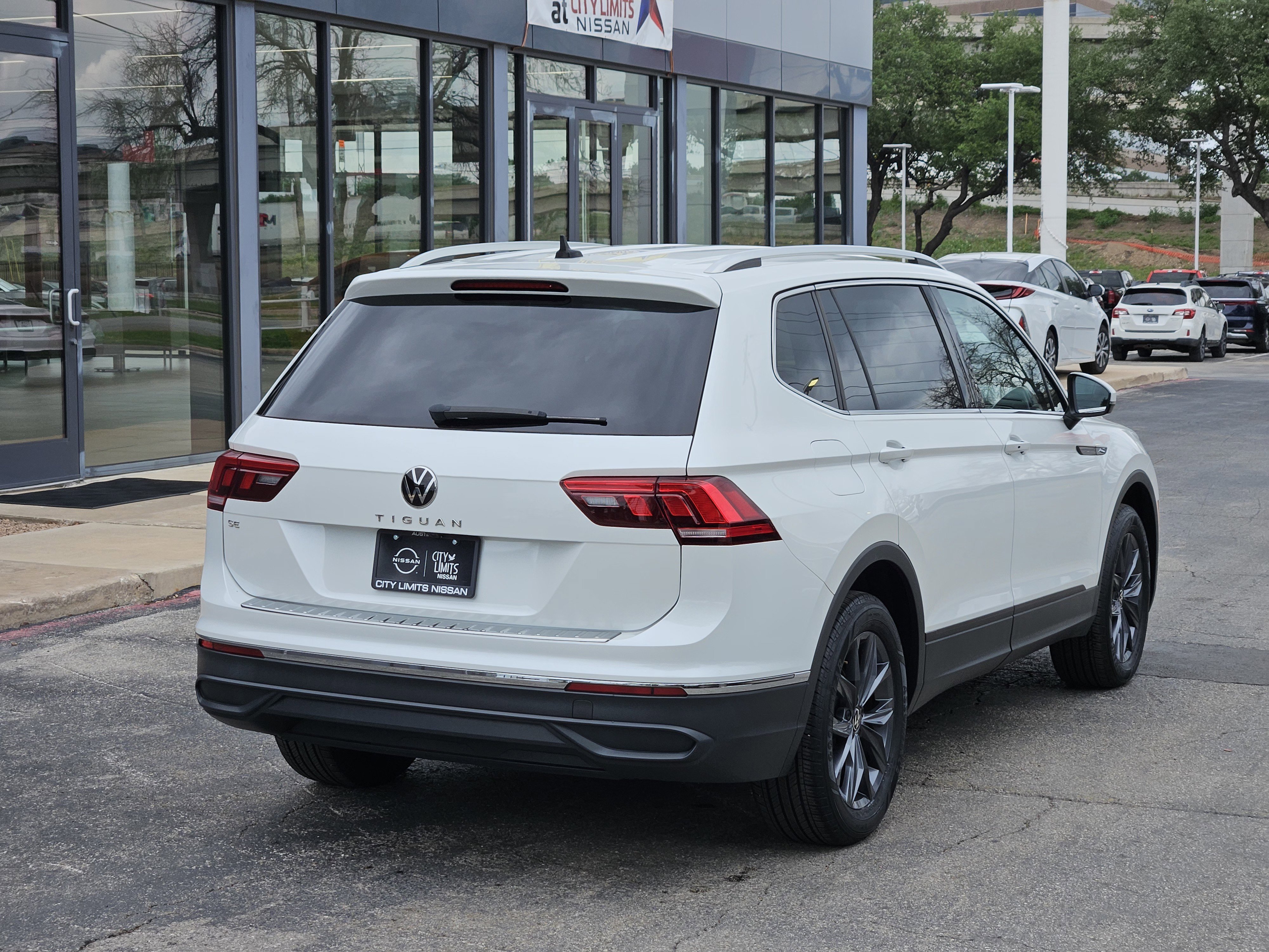 Used 2023  Volkswagen 2.0T SE image 7