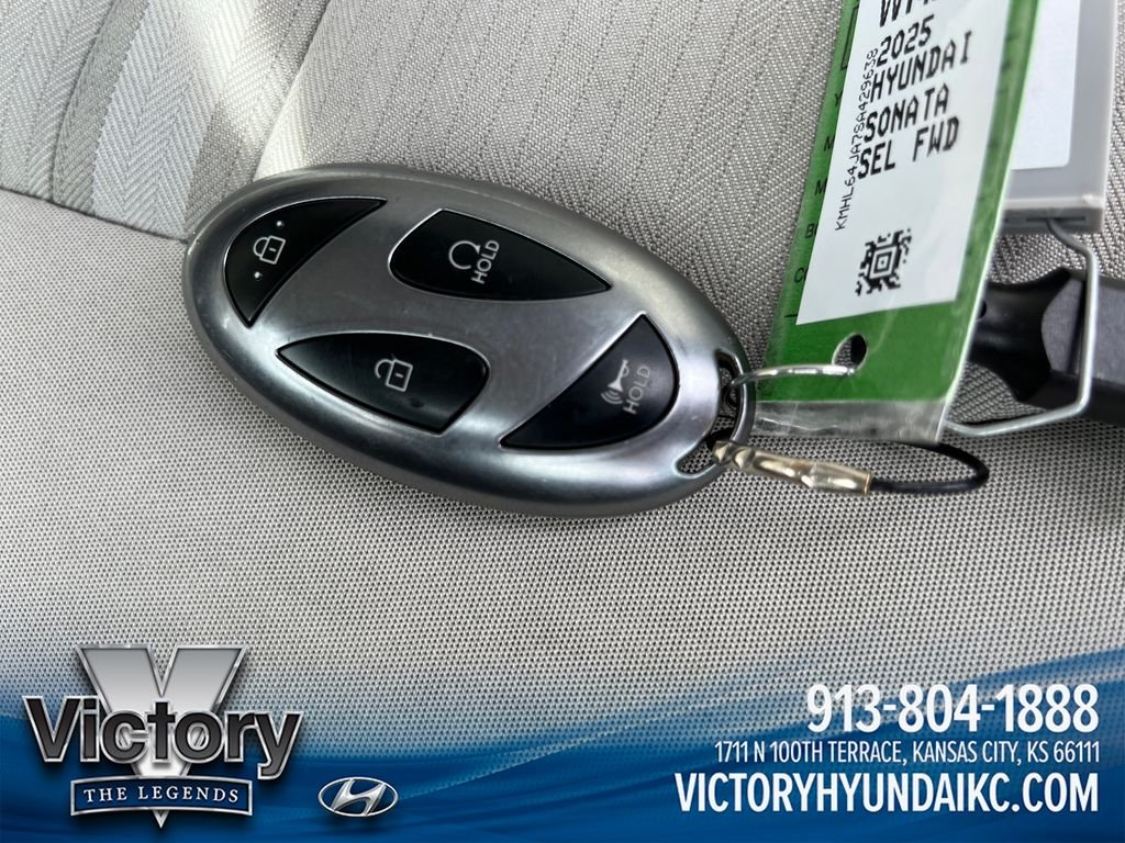 Used 2025 Gray Hyundai SEL image 29