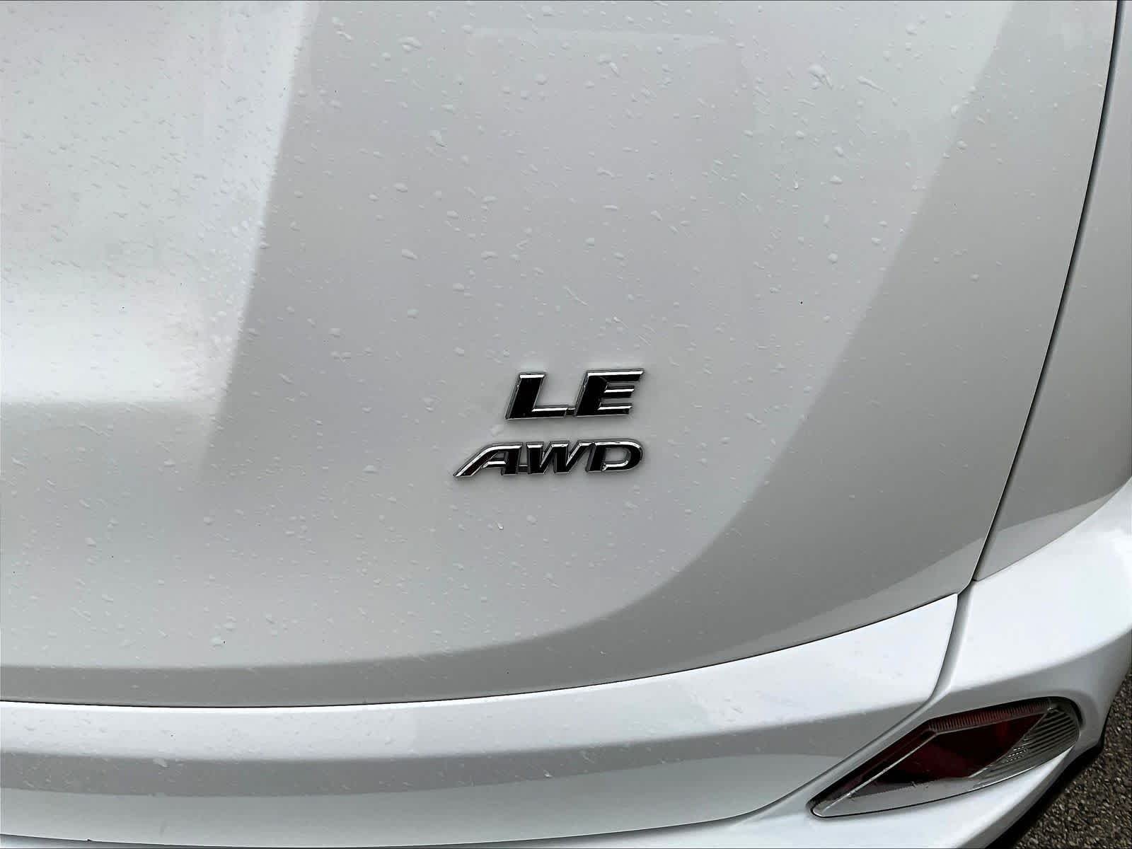 2017 Toyota RAV4 LE - Photo 25