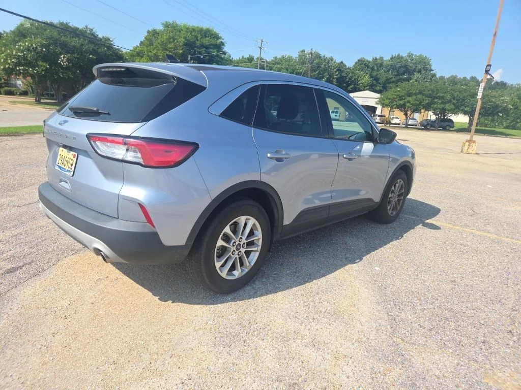 Used 2022 Blue Silver Metallic Ford SE image 8