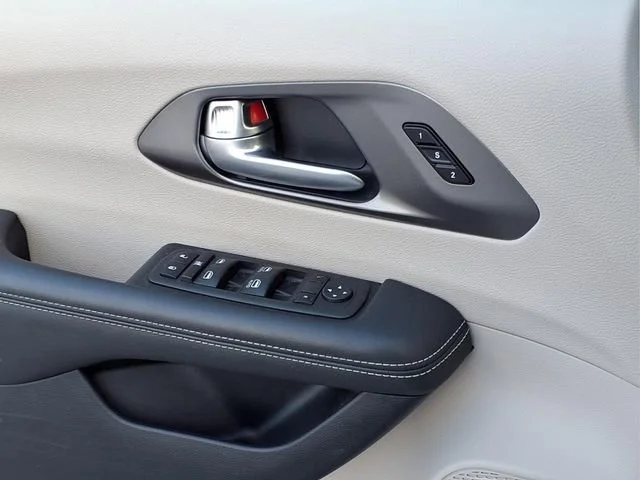 Used 2024  Chrysler Touring L image 16