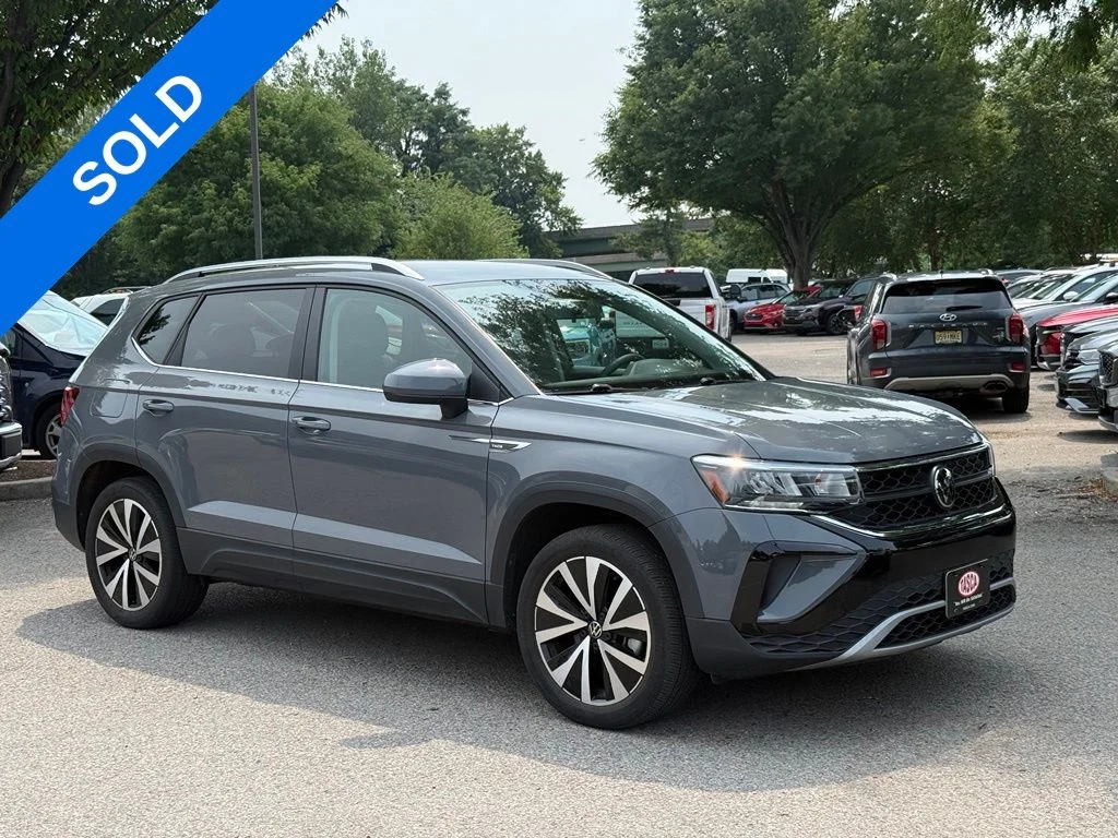 Used 2022 Gray Volkswagen 1.5T SE image 1