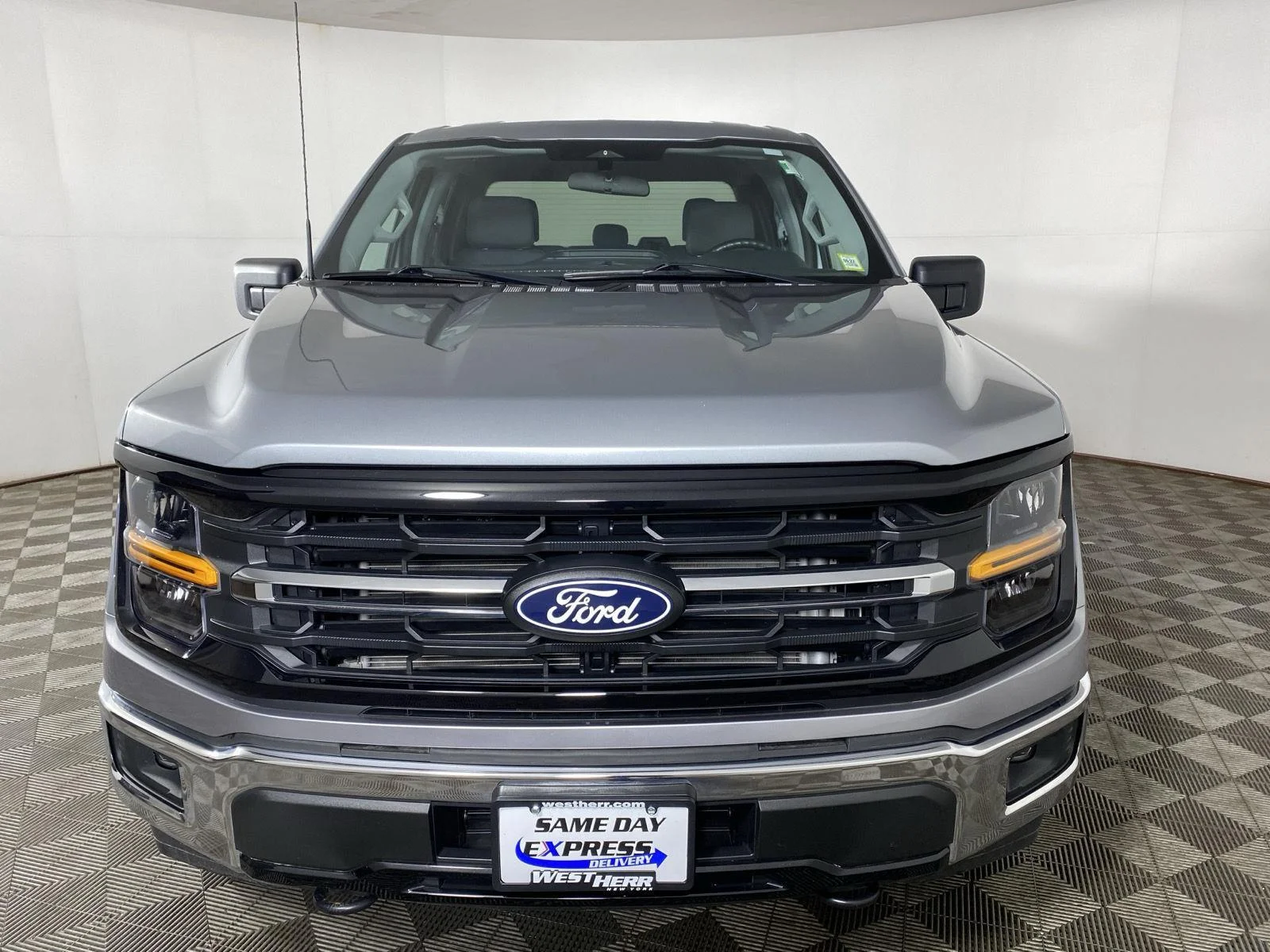 Used 2025 Iconic Silver Ford XLT image 2