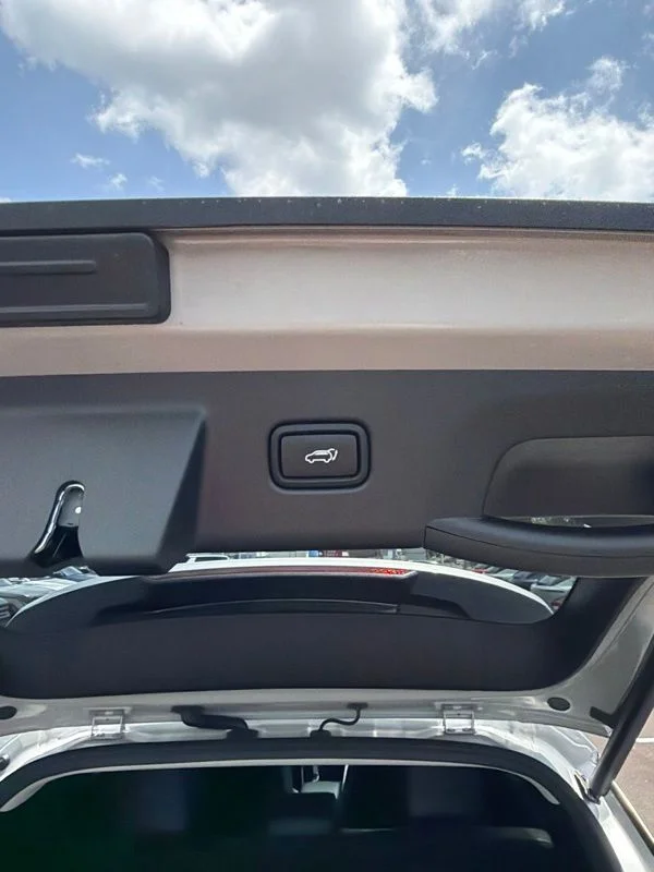 Used 2023 Silver Hyundai SEL image 15