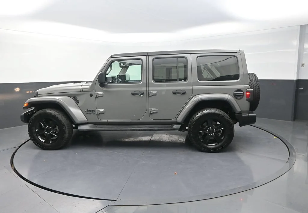 Used 2021 Gray Jeep Unlimited Sahara Altitude image 6