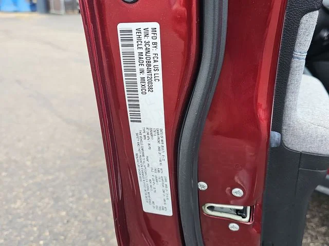 Used 2022 Red Jeep Latitude image 34