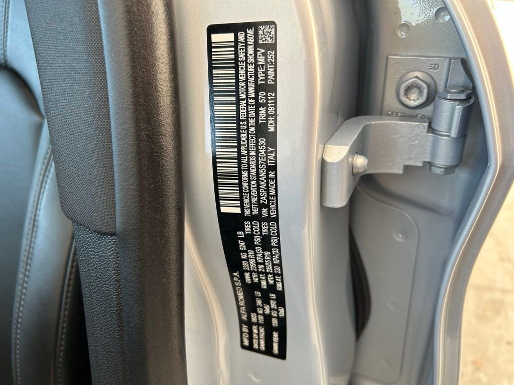 New 2025 Moonlight Gray Metallic Exterior Paint Alfa Romeo Base image 41