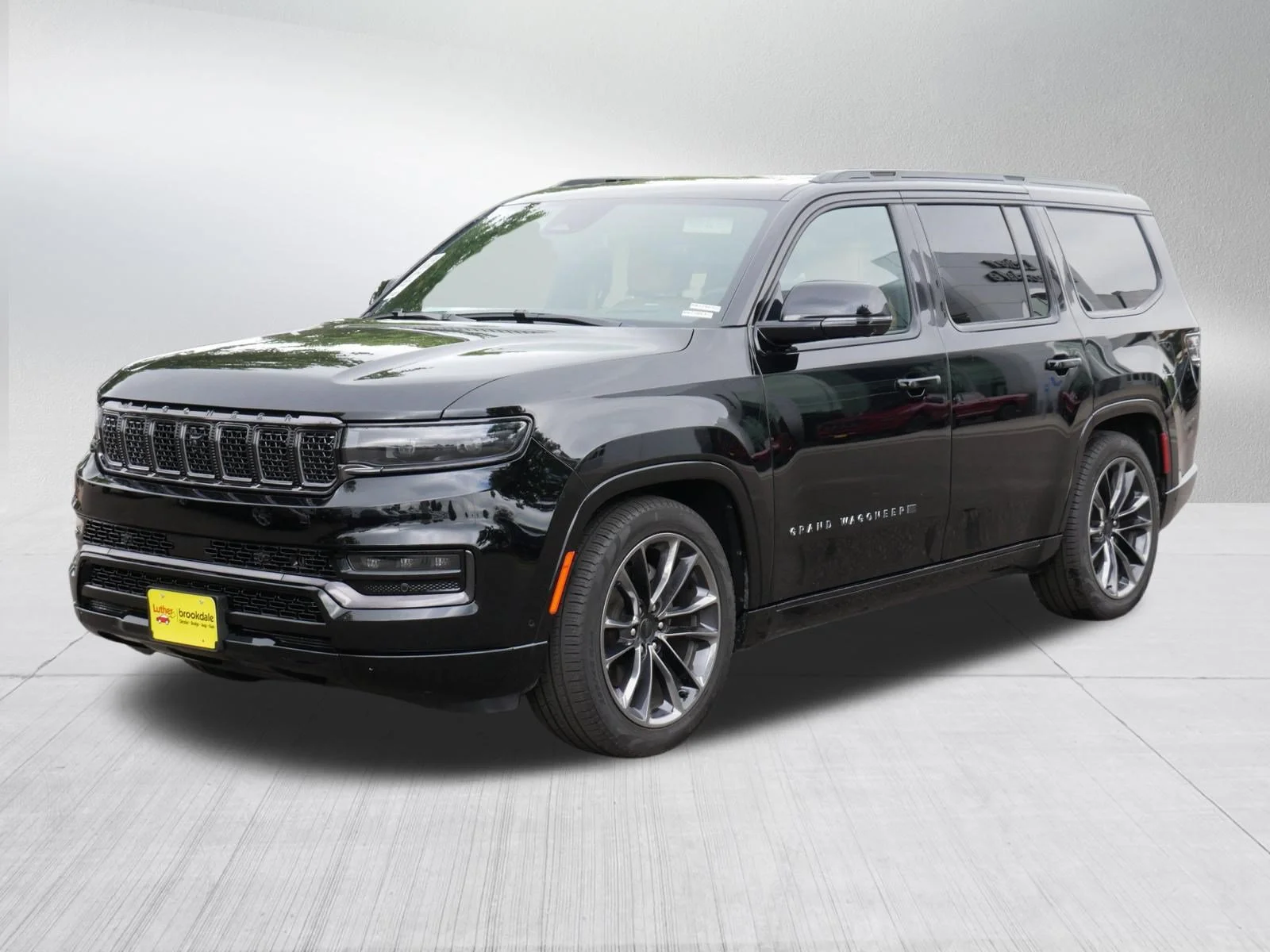 Used 2025 Diamond Black Crystal Pearlcoat Jeep Series III Obsidian image 3