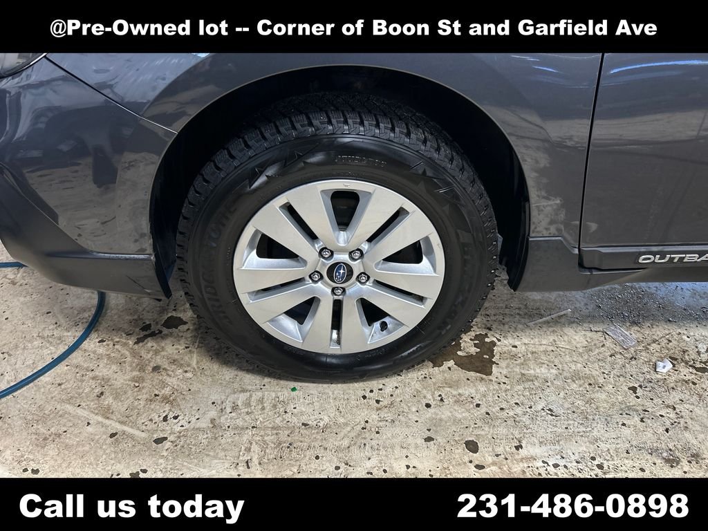 Used 2018 Gray Subaru 2.5i Premium image 11