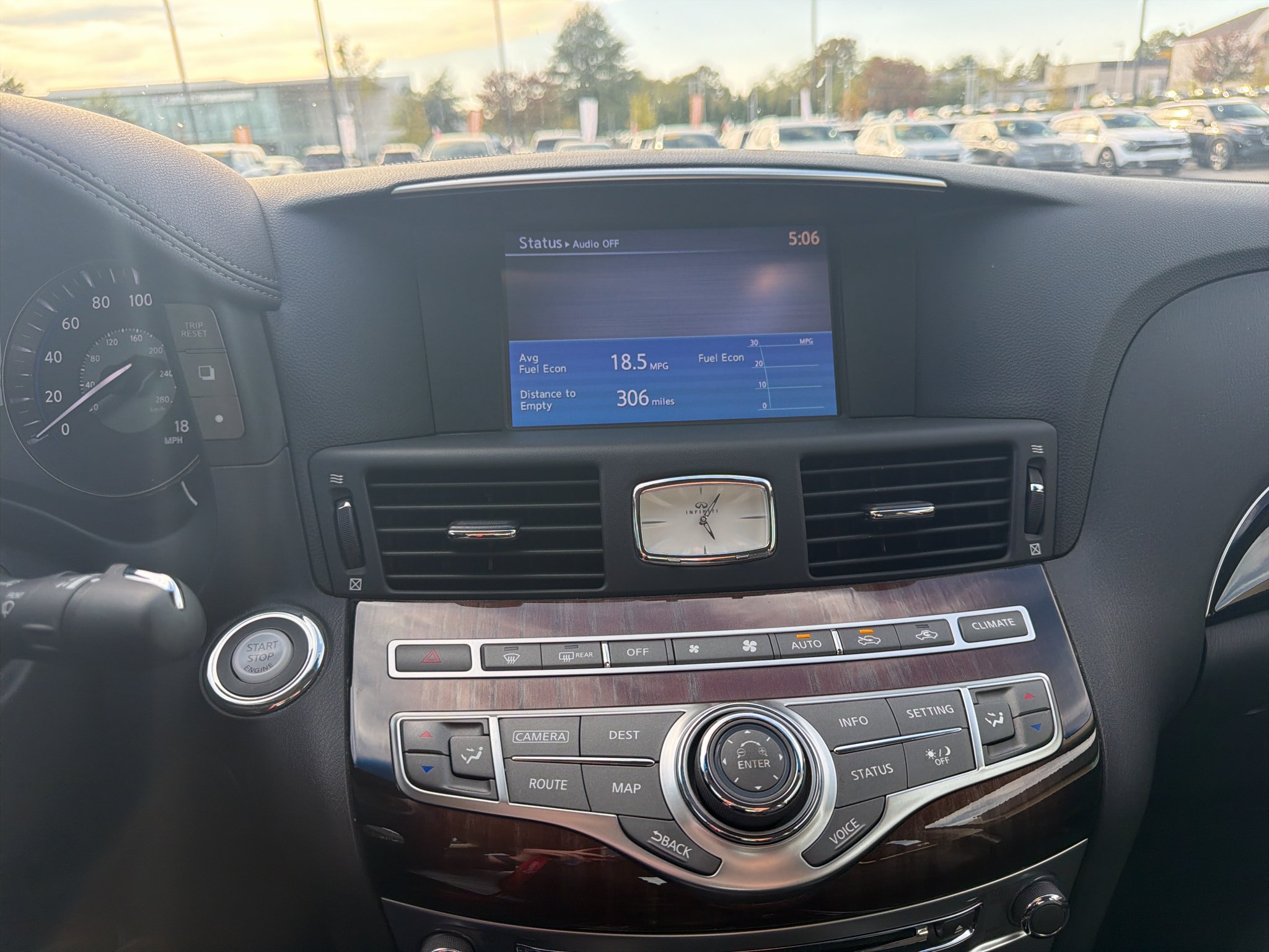 Used 2016 Majestic White INFINITI 5.6 image 10