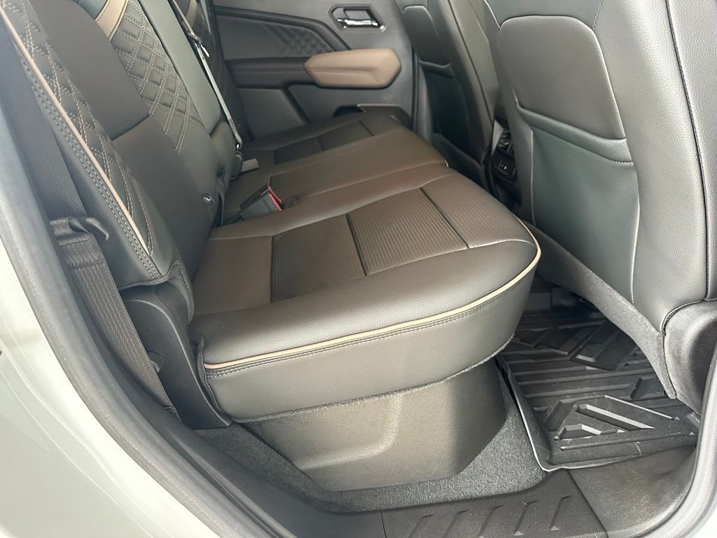 Used 2023 White GMC Denali image 34
