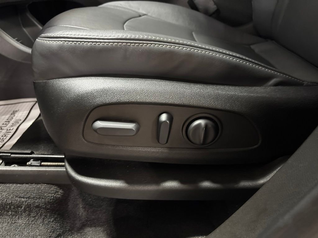 Used 2021 Black Buick Essence image 15