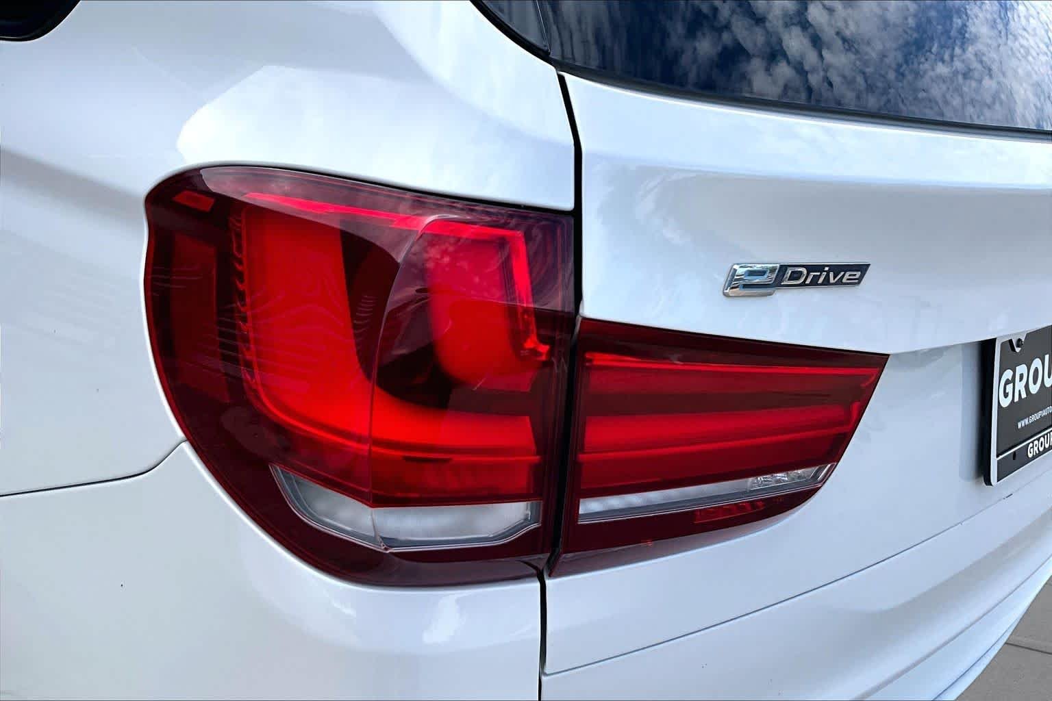Used 2016 Mineral White Metallic BMW xDrive40e image 28