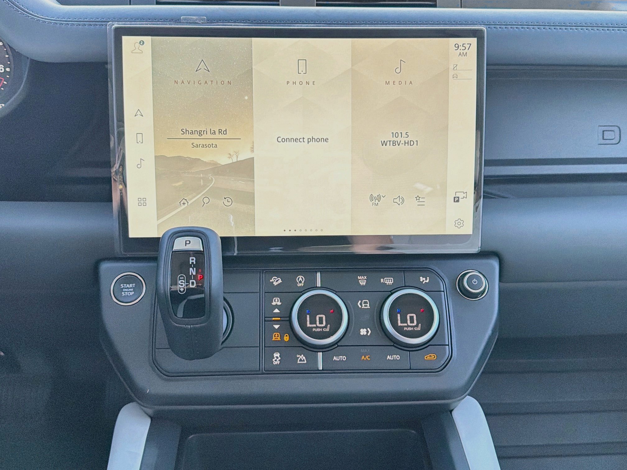 New 2026 Fuji White Land Rover X-Dynamic SE image 27
