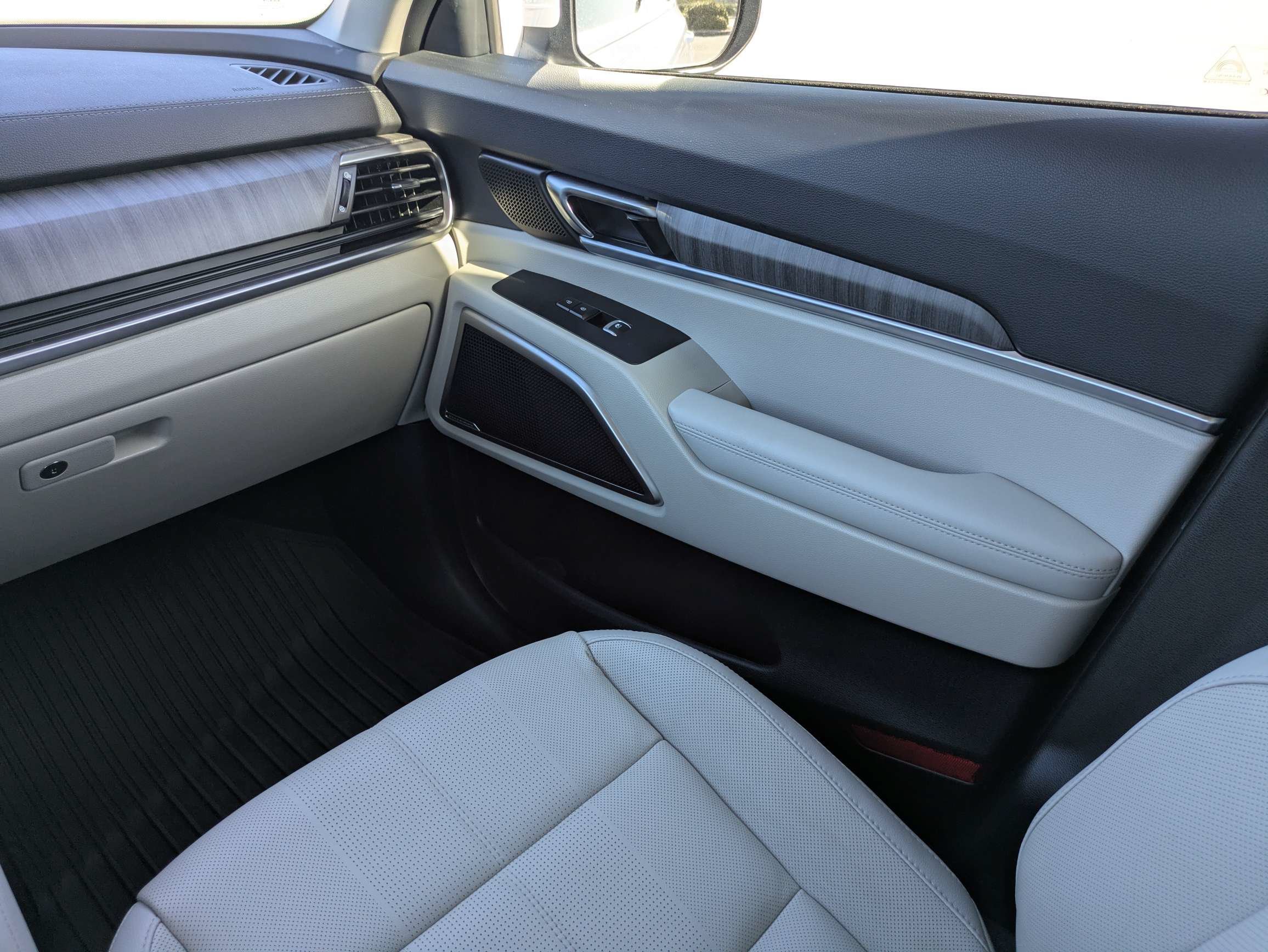 Certified Used 2024 Glacial White Pearl Kia EX image 17