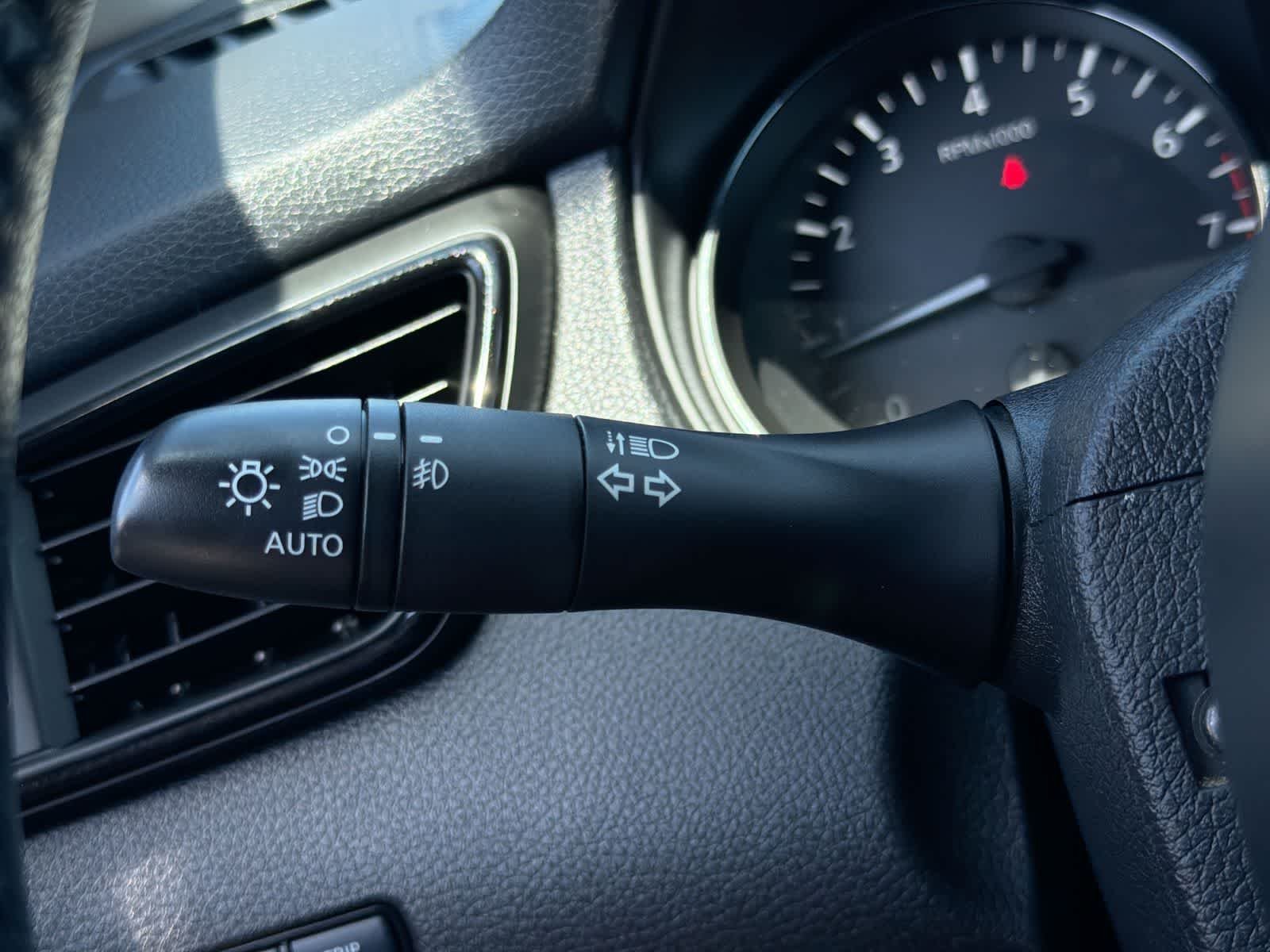 Used 2020 Gun Metallic Nissan SL image 27